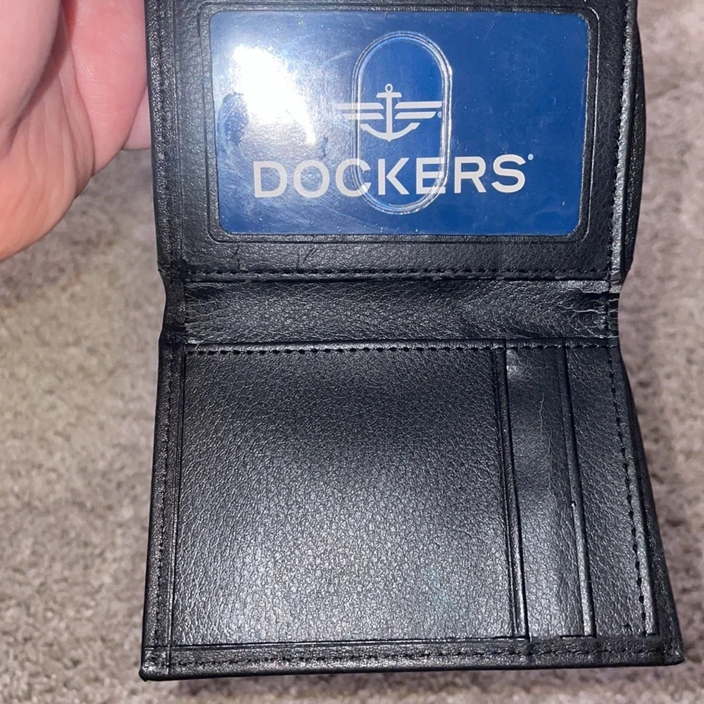 Dockers black out folded wallet with cc slots new